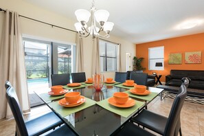 Huvila, 6 makuuhuonetta | Ruokailu omassa huoneessa