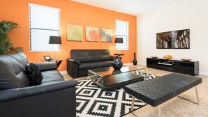 Villa, 6 Bedrooms | Ruang tamu | TV LCD 