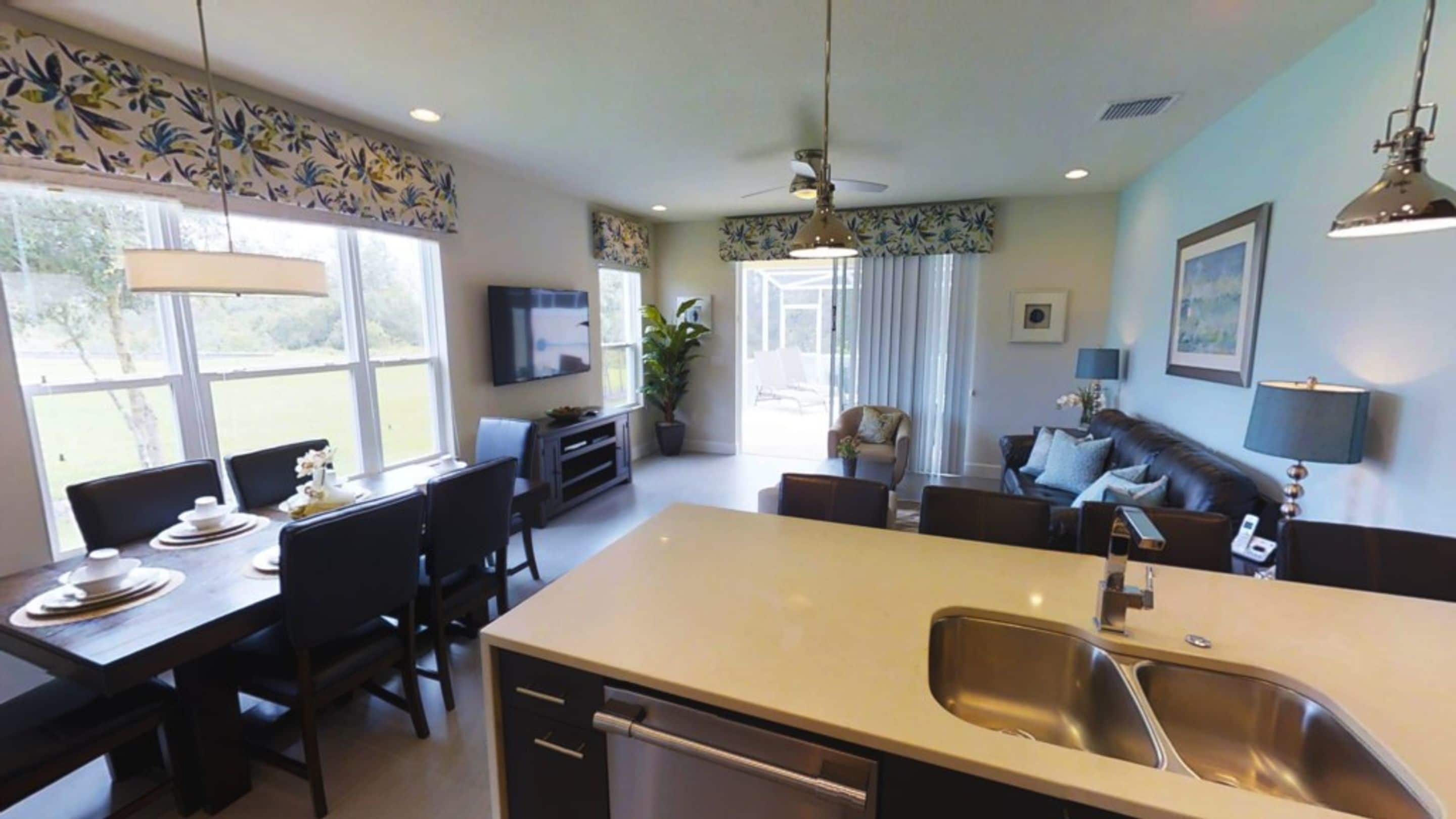Townhome, 3 Bedrooms | Makan dalam bilik
