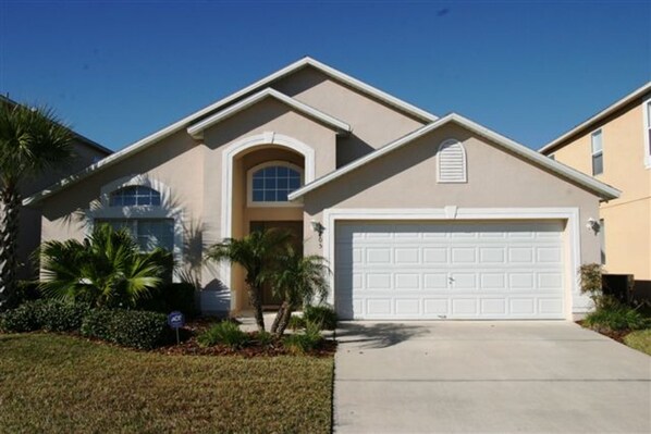 House, 4 Bedrooms | Front of property