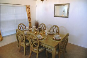 House, 4 Bedrooms | In-room dining