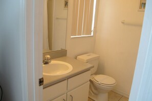House, 3 Bedrooms | Bathroom