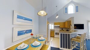 Apartment, 3 Bedrooms | In-room dining