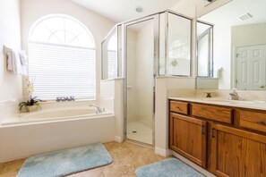 House, 4 Bedrooms | Bathroom | Hair dryer, towels - Orange Tree 15915 (Clermont)