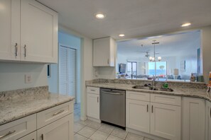 Apartamento, 2 habitaciones | Cocina privada | Frigorífico, microondas, horno y lavavajillas