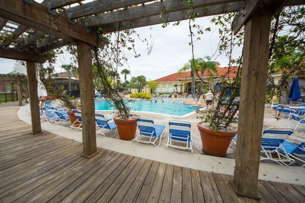 House, 5 Bedrooms | Outdoor pool