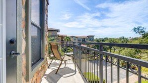 Condo, 3 phòng ngủ | Ban công