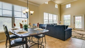 Condo, 3 phòng ngủ | Khu vực ăn uống tại phòng