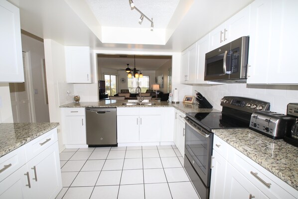 Condo, 2 Bedrooms | Private kitchen | Cookware/dishes/utensils