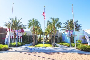 Townhome, 5 Bedrooms | Front of property