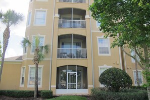 Condo, 3 Bedrooms | Front of property