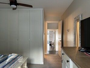 2 slaapkamers, een strijkplank/strijkijzer, gratis wifi, beddengoed