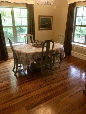 Dining - Walk to Boerne's Historic Main Street (Boerne)