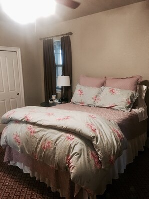 Room - Walk to Boerne's Historic Main Street (Boerne)