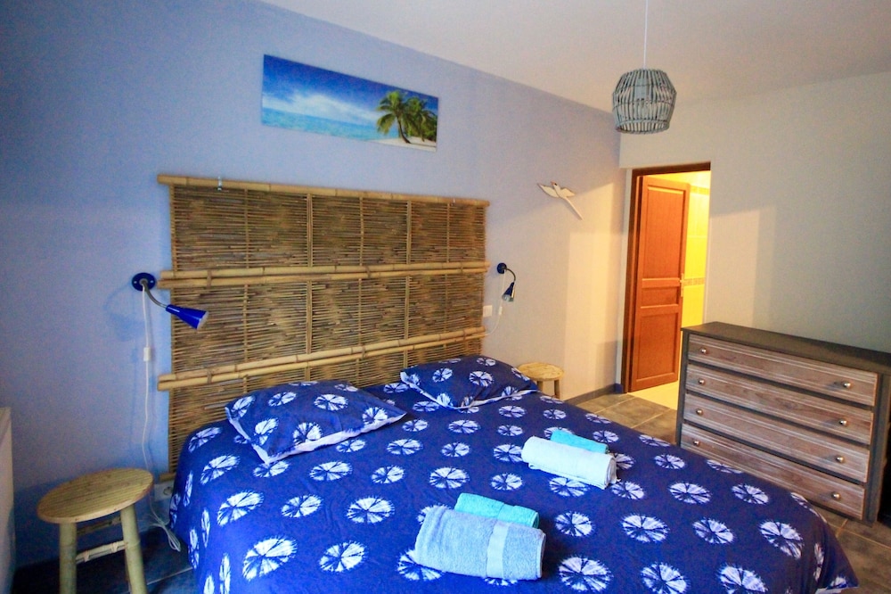 Cottage 4/6 people cozy, in a pretty park with swimming pool near Sarlat