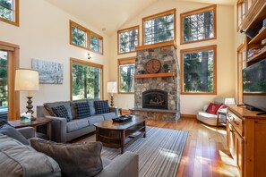 TV - Suncadia 5 Bdrm Home Boasting 3,000 Square Feet of Fun for Families (Cle Elum)