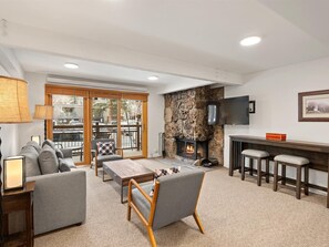 Flachbildfernseher, Kamin