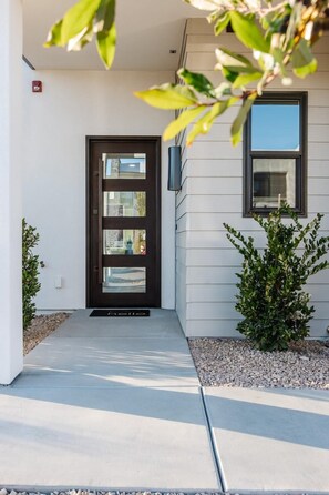Exterior detail - New Home | Private Pool, Hot Tub & Desert Views (Washington)