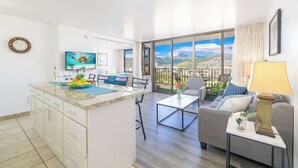 A modern apartment with a kitchen, dining area, and living room. - Waikiki Banyan retreat w/ pool, hot tub & sauna (Honolulu)