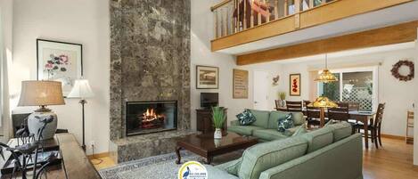 Télévision, cheminée