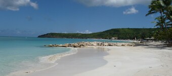 A small and intimate Apart - Hotel right on the beach