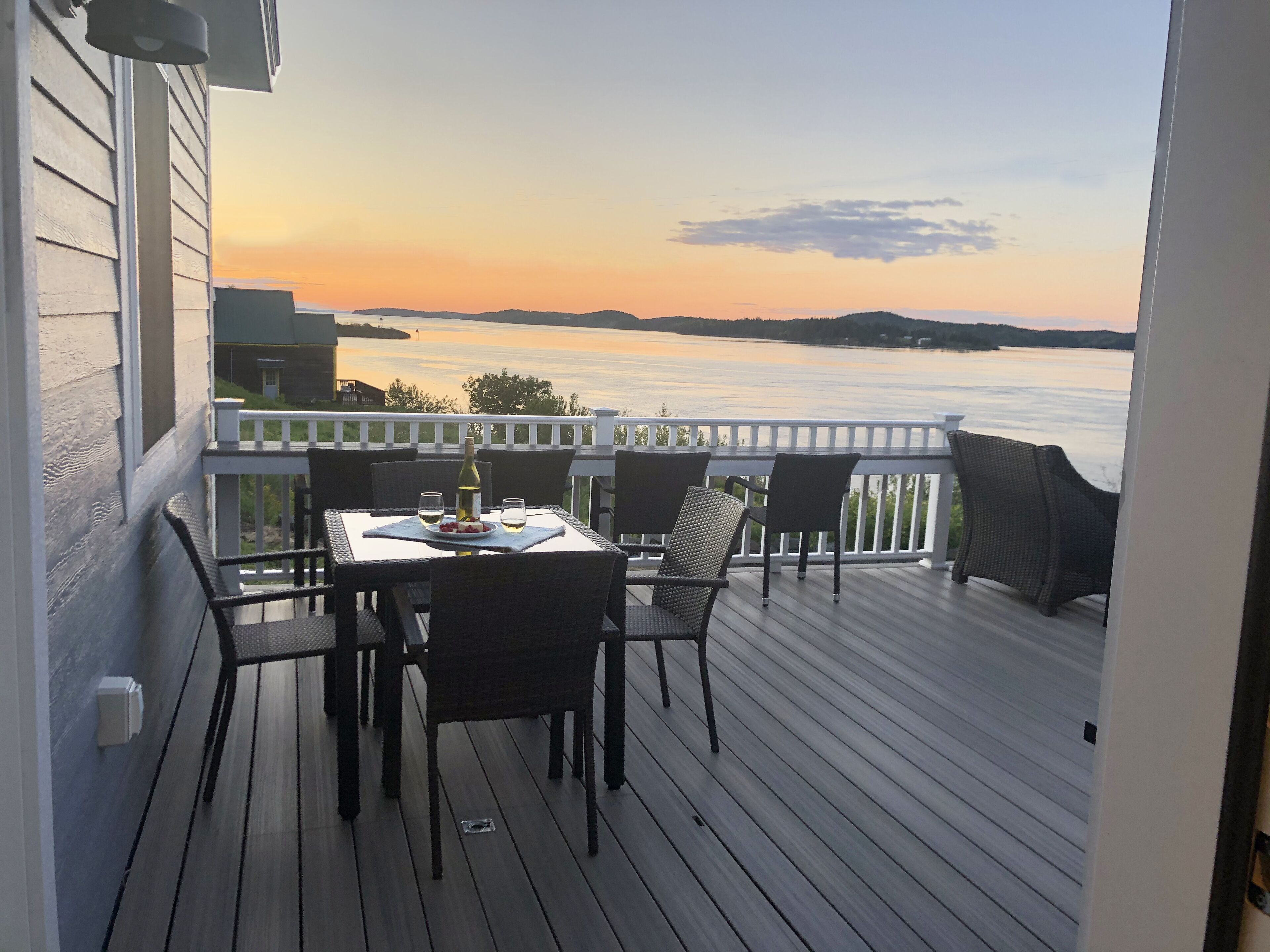 Additional seating on the deck
