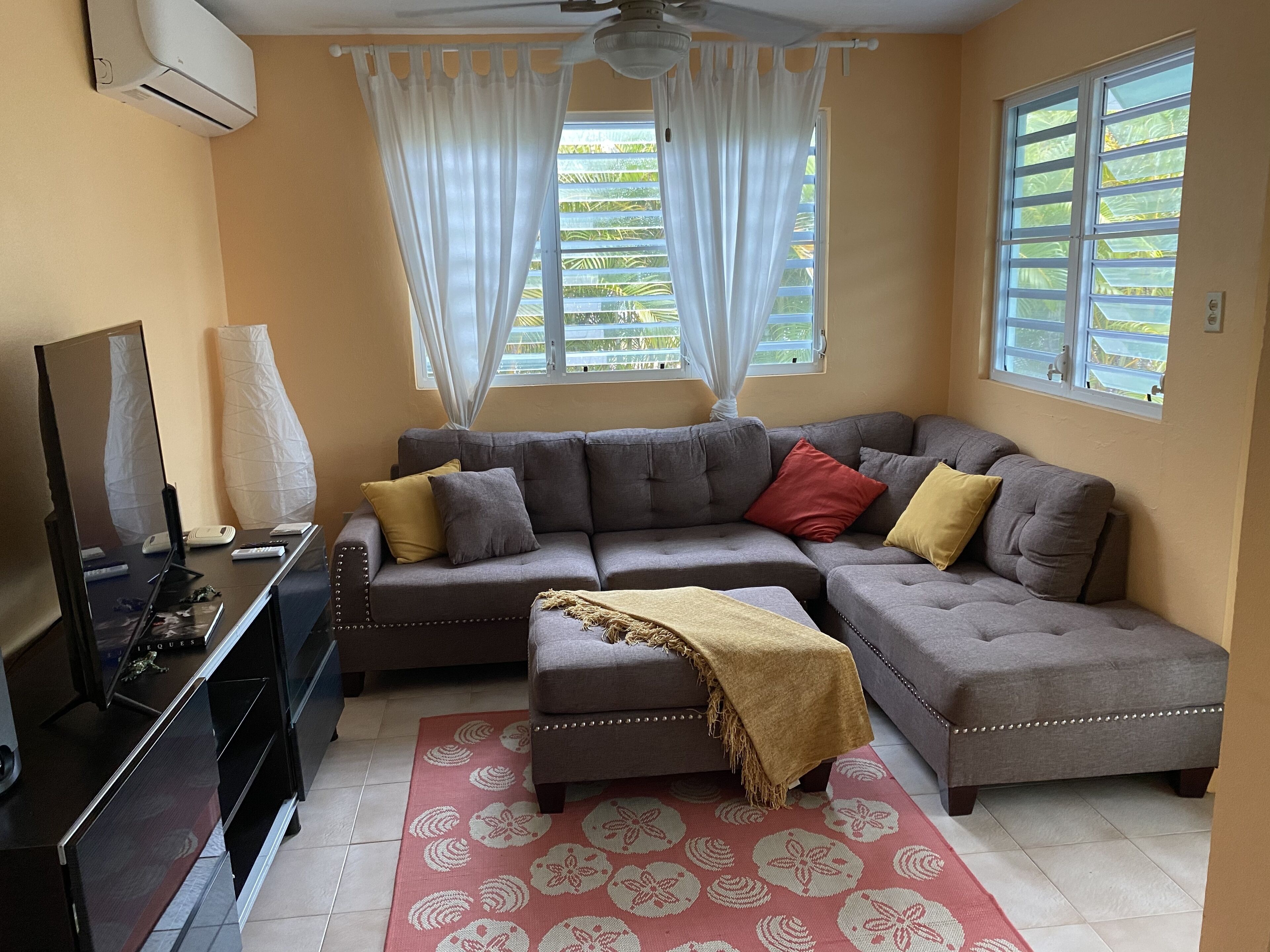 Smart-tv, dvd-afspiller, videobibliotek, stereoanlæg