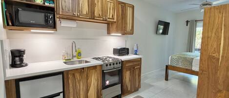 Refrigerador, microondas, horno, placa de cocina