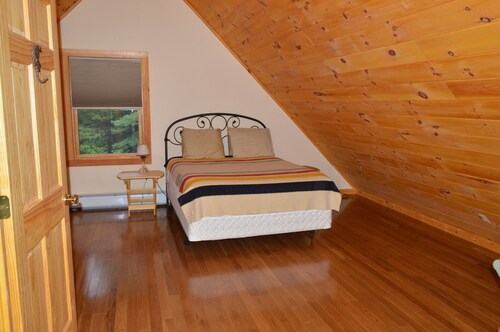 Gorgeous Chalet near Whiteface Skiing, Hiking, Fishing & ADK Wildlife Refuge