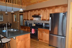 Køleskab, mikrobølgeovn, ovn, kogeplade