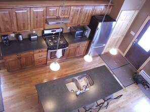 Køleskab, mikrobølgeovn, ovn, kogeplade