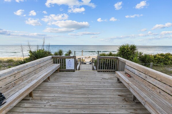 Property grounds - This bright and colorful "beachy" condo is perfect for those seeking the sun! (Indian Beach)