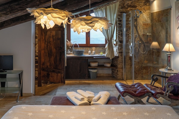 Suite, uitzicht op vallei (El Cabozo) | Luxe beddengoed, individueel gedecoreerd, een bureau, gratis wifi