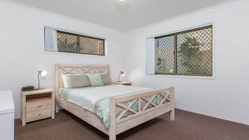 2 bedrooms, iron/ironing board, WiFi, bed sheets