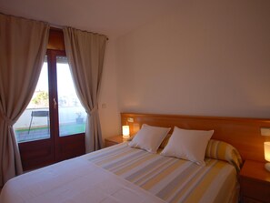 2 bedrooms, iron/ironing board, Internet, bed sheets