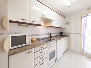 Frigorifero, microonde, forno, lavastoviglie