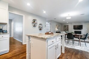 Interior - Beautiful home next train station, grill, spacious (Holbrook)