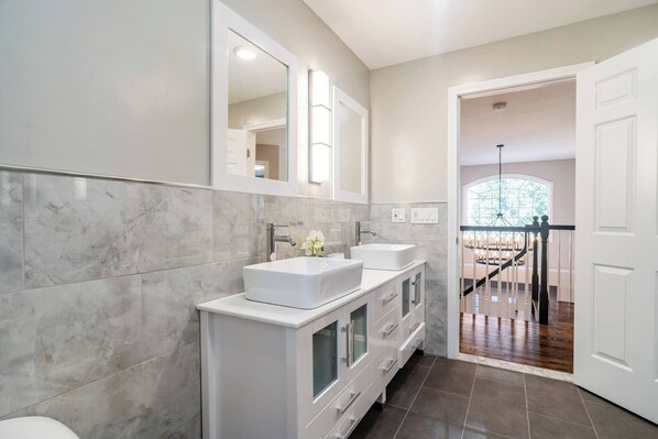 Interior - Beautiful home next train station close to boston (Holbrook)