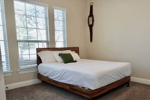 4 bedrooms, desk, iron/ironing board, WiFi