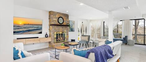 Fernseher, Kamin, Videospiele, Arbeitsbereiche