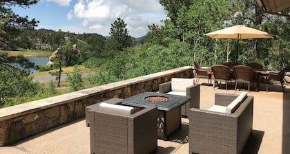 Hermosa casa grande y privada en Fox Acres, un enorme patio con hermosas vistas.