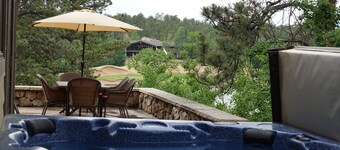 Vakker, stort, privat hjem i Fox Acres - stor uteplass med nydelig utsikt!