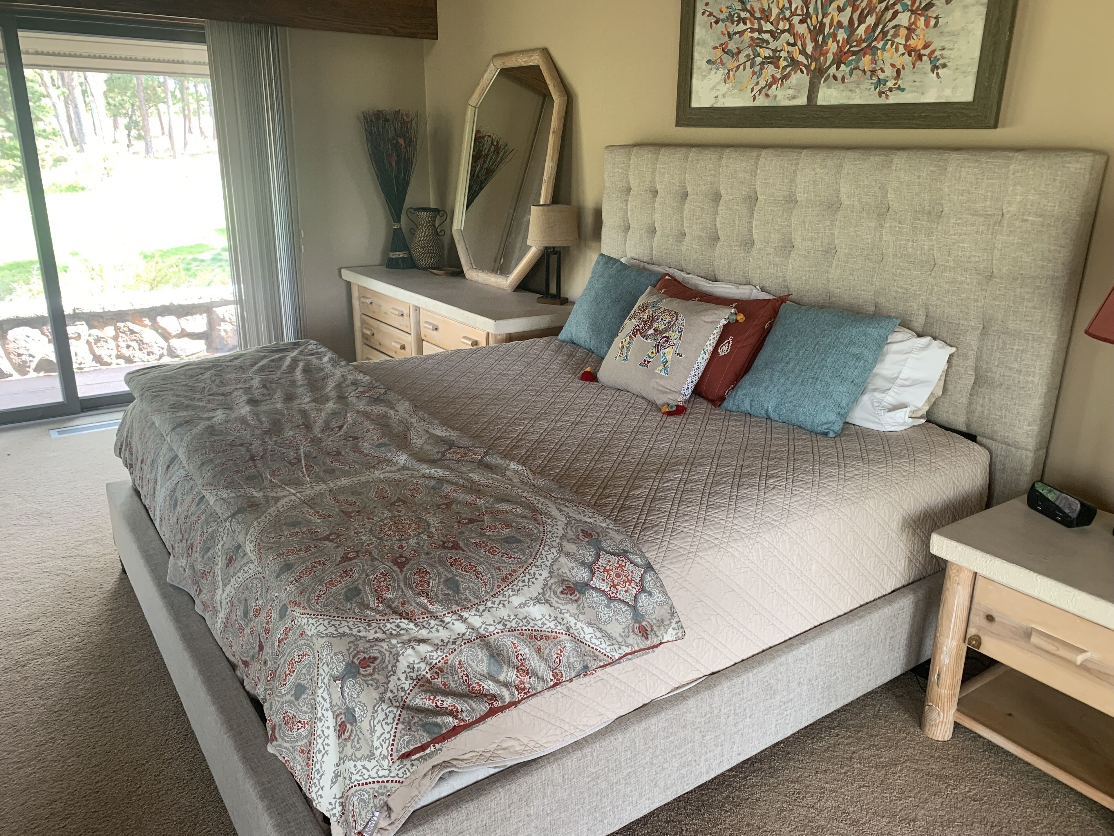 Beautiful, large, private home in Fox Acres- huge patio w/ gorgeous views!