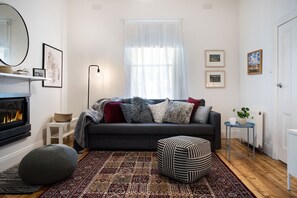 บ้านพัก, 1 ห้องนอน, วิวสวน | บริเวณนั่งเล่น | ทีวีจอแบน, เตาผิง