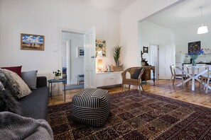 บ้านพัก, 1 ห้องนอน, วิวสวน | บริเวณนั่งเล่น | ทีวีจอแบน, เตาผิง