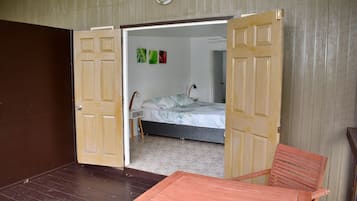 1 habitación, tabla de planchar con plancha, wifi y ropa de cama