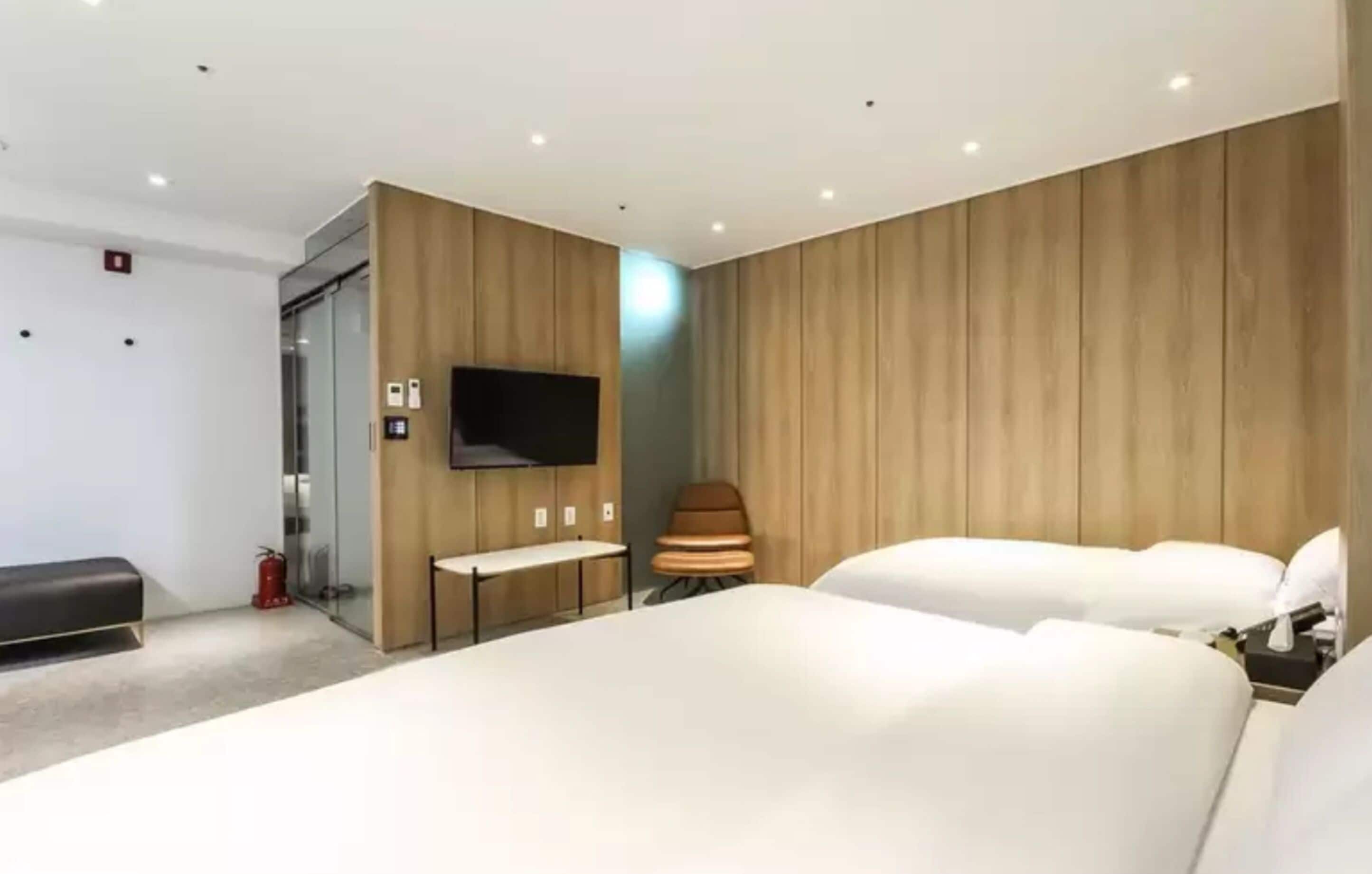 Party Room (B1) | Blackout drapes, soundproofing, free WiFi, bed sheets