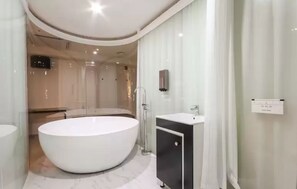 Party Room (B1) | Baignoire relaxante profonde