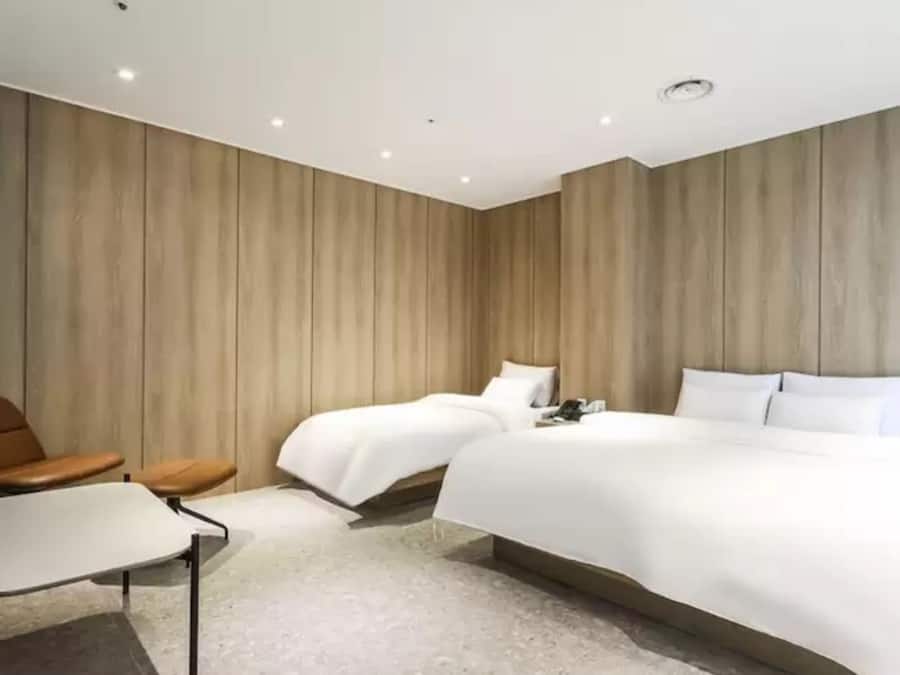 Party Room (B1) | Verduisterende gordijnen, geluiddichte muren, gratis wifi, beddengoed