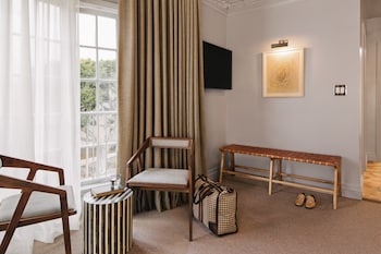 The Garden King | Living area | Flat-screen TV at Palihotel Westwood Village